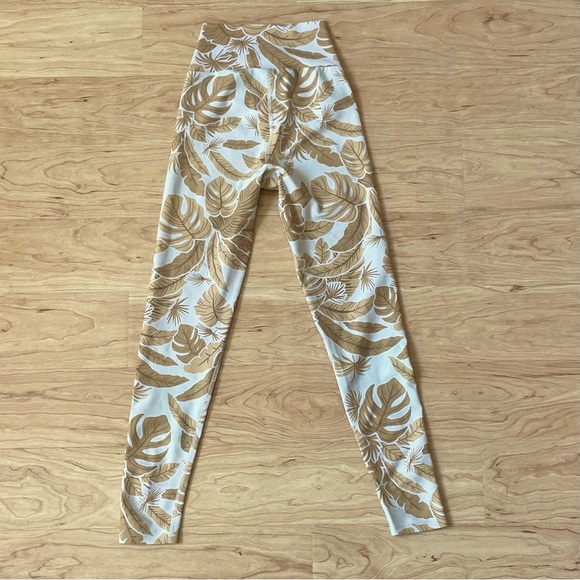 Beach Riot |Sport| Cara Leggings in Vintage Tropical Woman’s Size Small - Picture 7 of 7